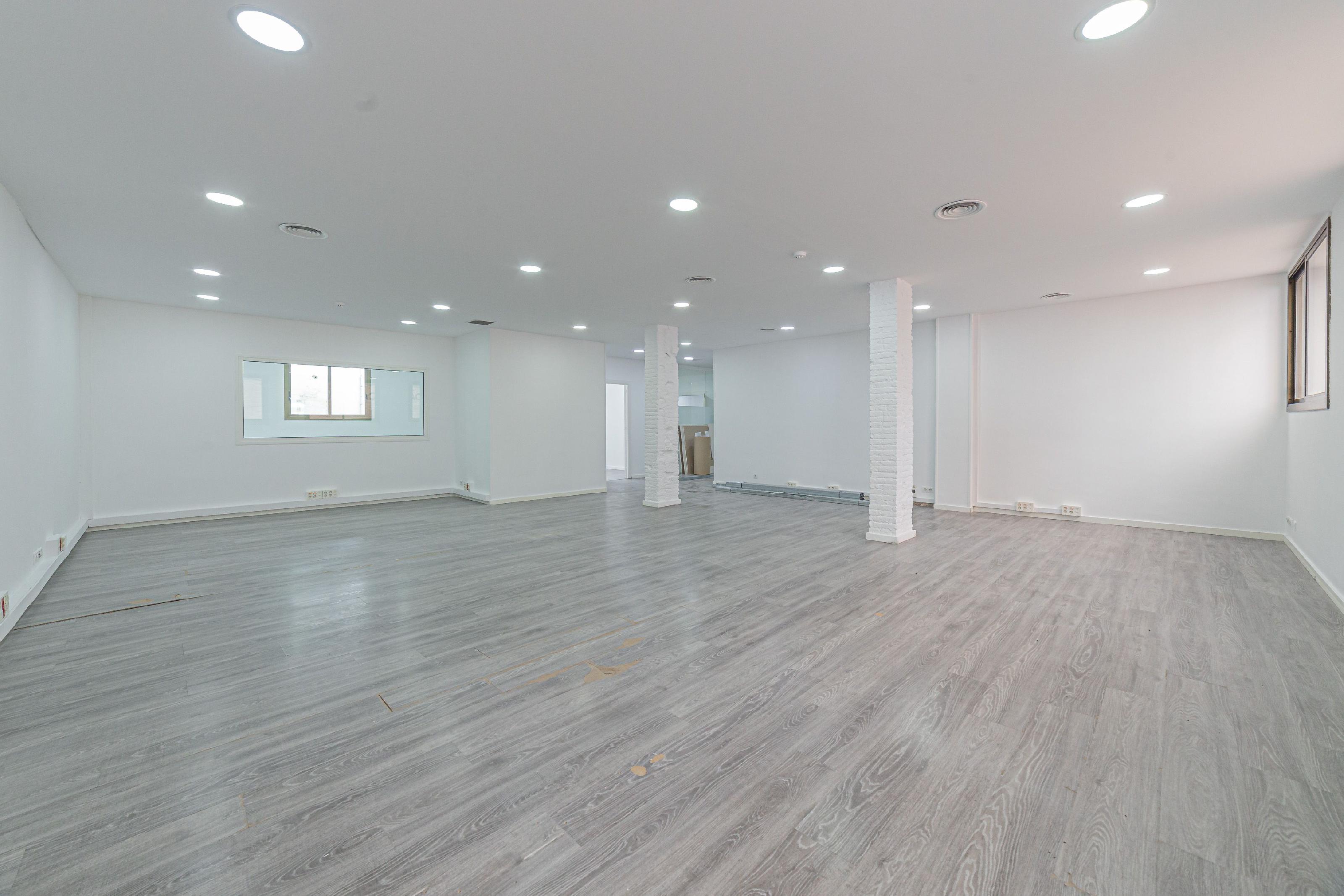 256006 Commercial Office for sale in Les Corts, Maternitat-Sant Ramon 17